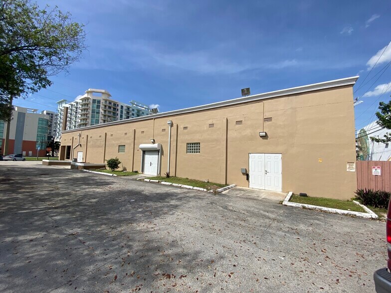 More Photos Of 215-235 S 21st Ave, Hollywood Office For Lease