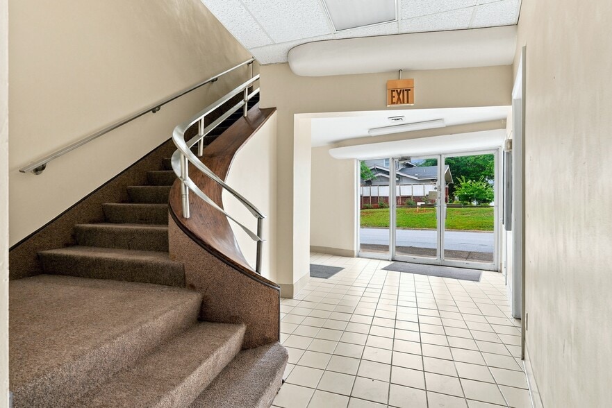 More Photos Of 3506 Memorial Ave, Lynchburg Office For Sale