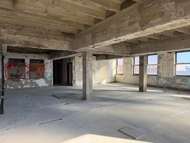 More Photos Of 23 Public Sq, Shelbyville Office For Sale