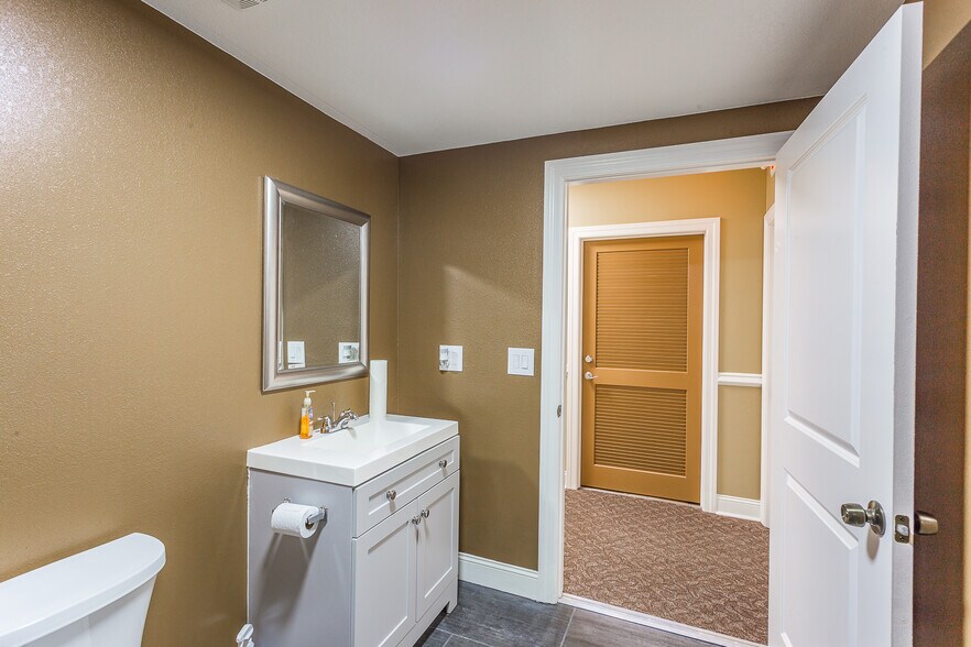 More Photos Of 506 Bear Creek Rd, Dalton Manufacturing For Sale