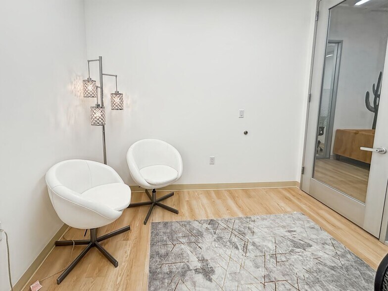 More Photos Of 8968-8998 Kirby Dr, Houston Coworking Space