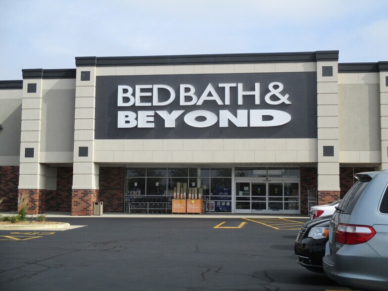 More Photos Of 200 N Greenbriar Dr, Normal General Retail For Lease