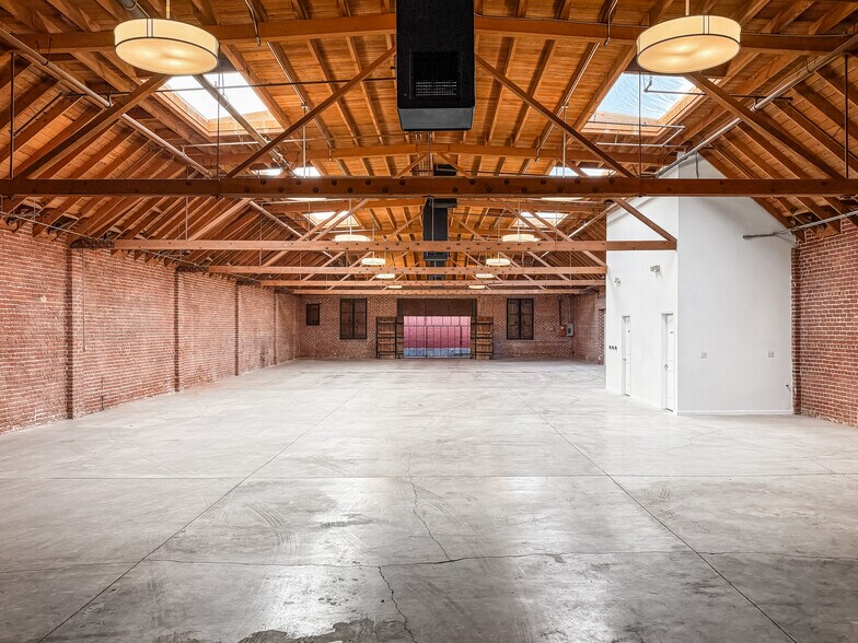 Primary Photo Of 3841 Broadway Pl, Los Angeles Warehouse For Lease