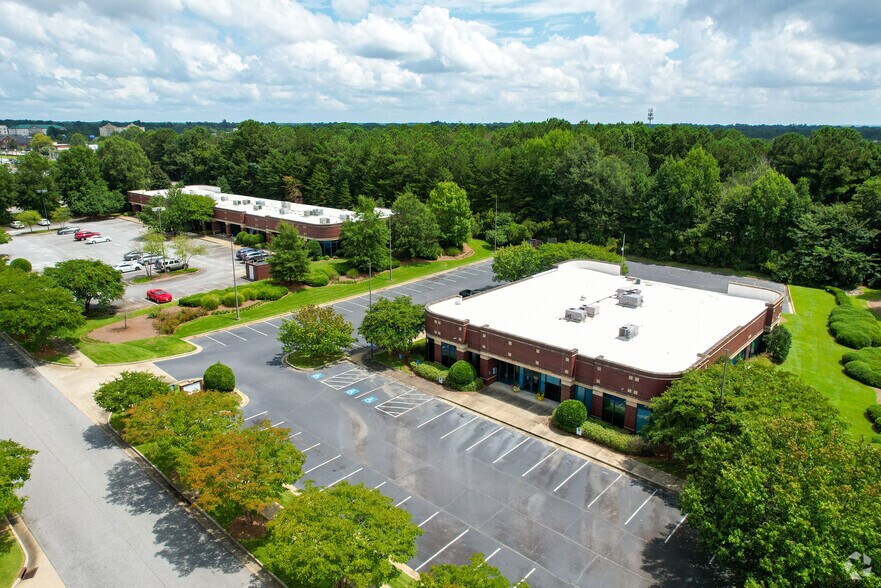 More Photos Of 7270 N Lake Dr, Columbus Medical For Lease