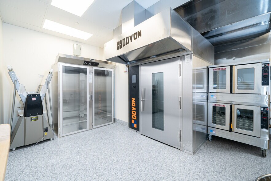 More Photos Of 383 Bridge St, Brooklyn Specialty For Lease