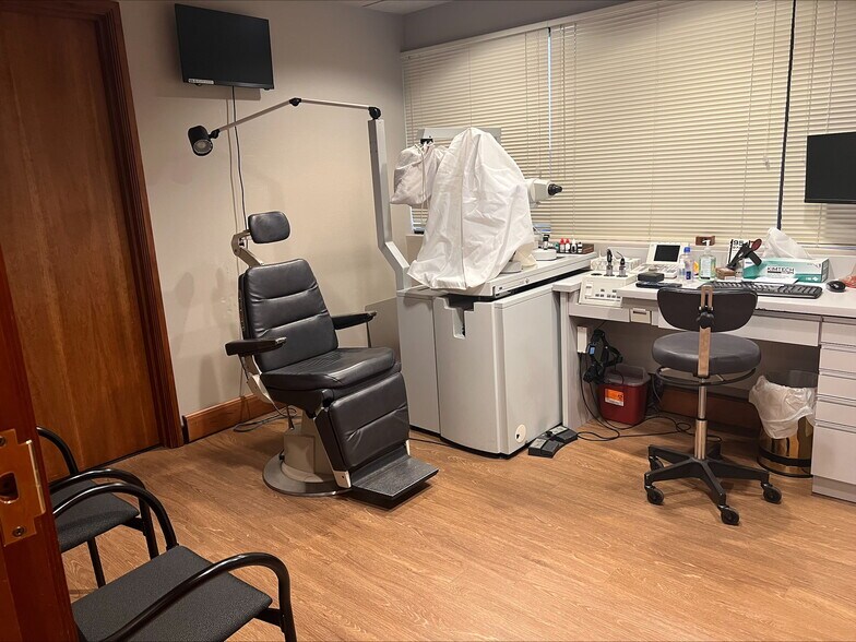 More Photos Of 860 E Swedesford Rd, Wayne Medical For Sale