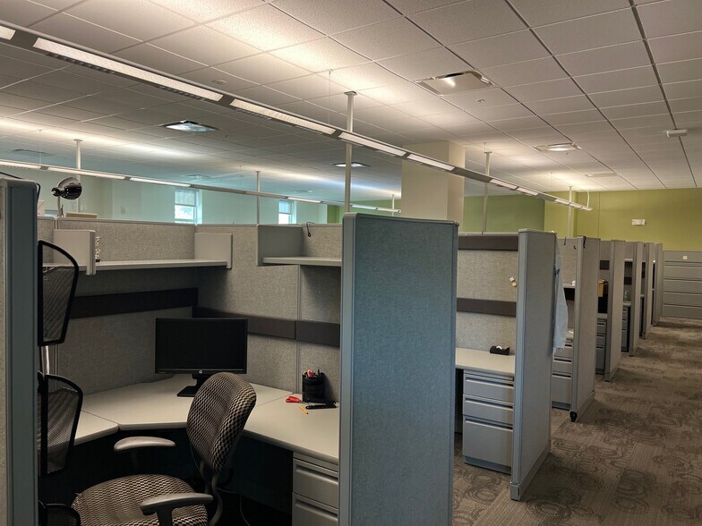 More Photos Of 1425 Airline Dr, Metairie Office For Sale