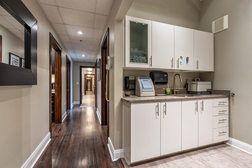 More Photos Of 120 S State St, Chicago Medical For Sale