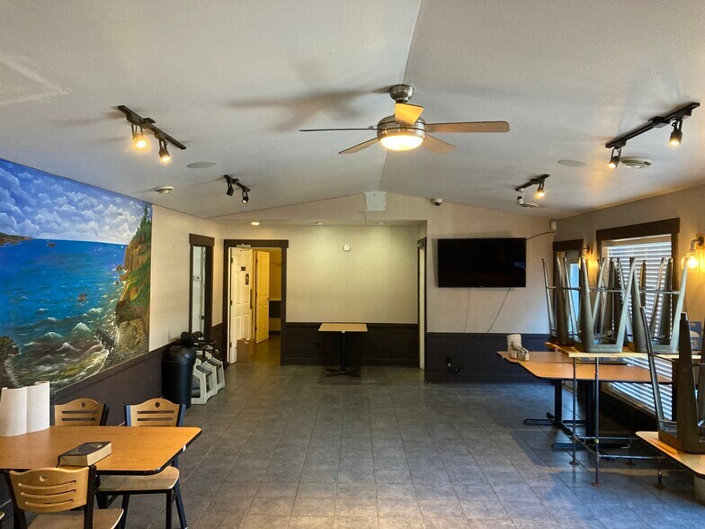 More Photos Of 1012 Main St, Beaver Bay Bar For Sale