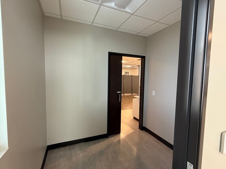 More Photos Of 1701 Veterans Dr, Florence Hospital For Lease