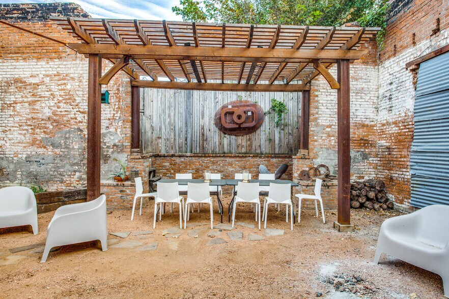 More Photos Of 4312 Elm St, Dallas Office Residential For Lease