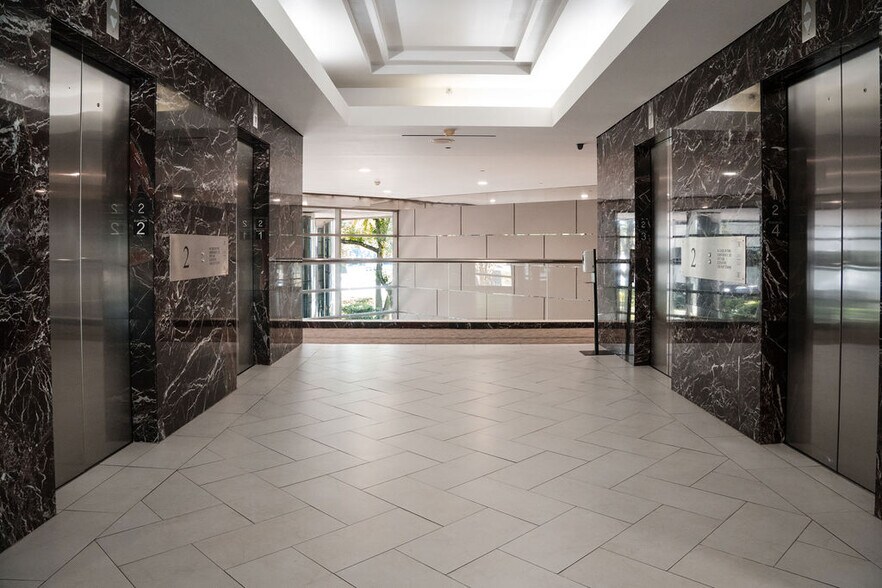 More Photos Of 15710 John F Kennedy Blvd, Houston Office For Lease