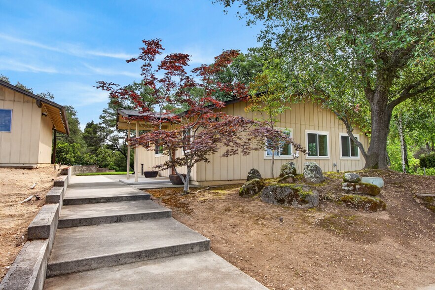 More Photos Of 8815 Tudsbury Rd, Loomis Office For Lease