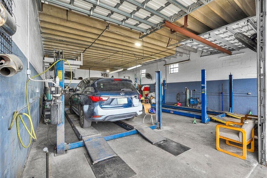 More Photos Of 5960-5992 SW 23rd St, West Park Showroom For Sale