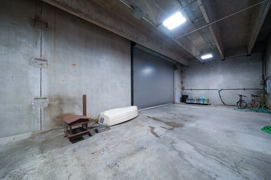 More Photos Of 1555-1557 SE Crystal Lake Dr, Corvallis Warehouse For Lease