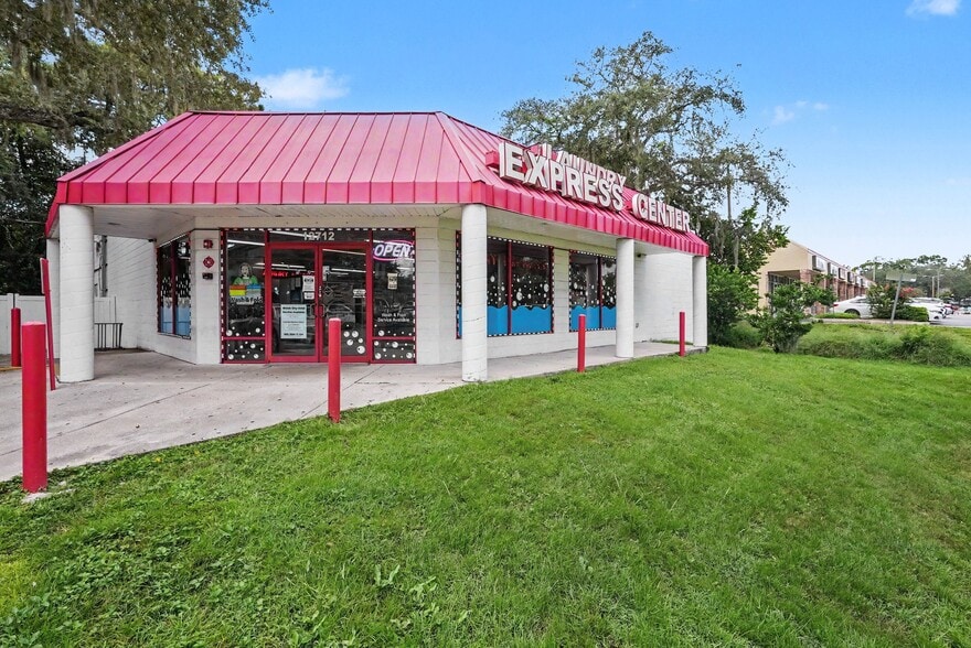 More Photos Of 12712 56th St N, Temple Terrace Freestanding For Sale