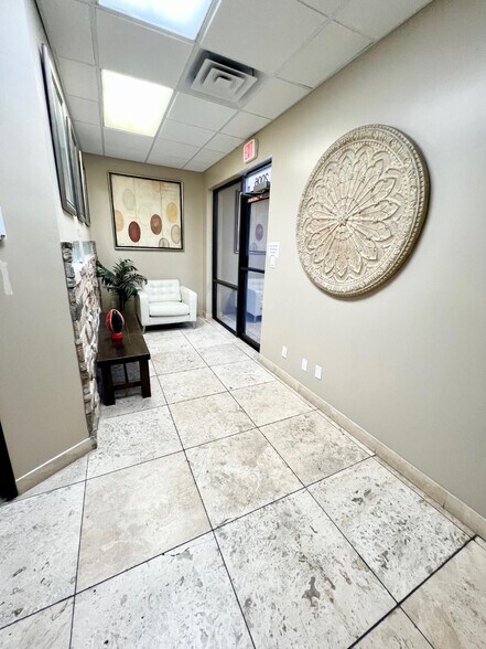 More Photos Of 7302 E Helm Dr, Scottsdale Flex For Sale