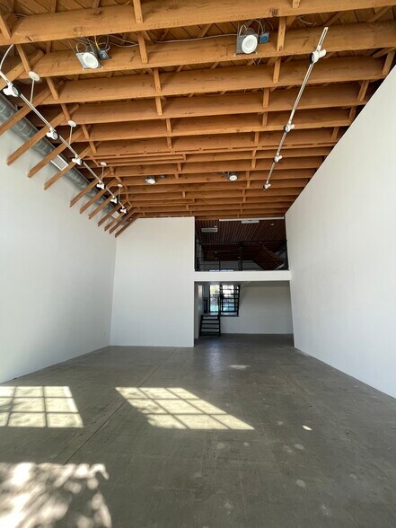 More Photos Of 5005 W Washington Blvd, Los Angeles Storefront Retail Residential For Lease