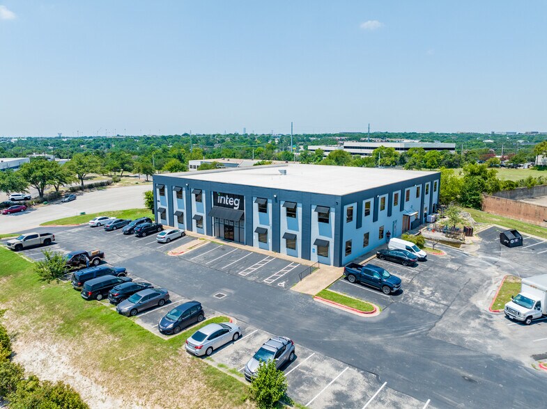 More Photos Of 1606 Headway Cir, Austin Light Manufacturing For Lease