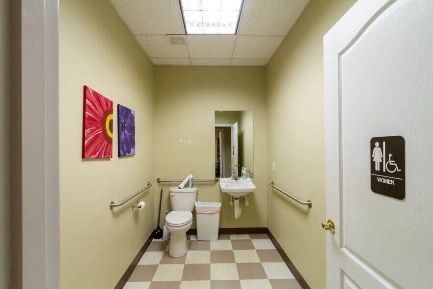 More Photos Of 94 E Crogan St, Lawrenceville Office For Lease