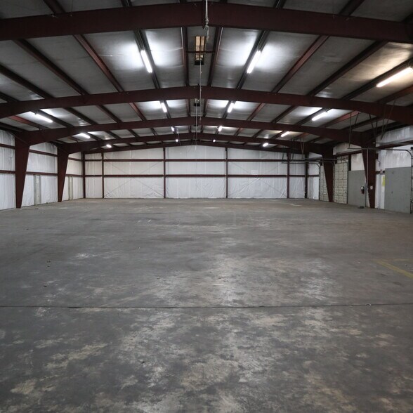 More Photos Of 800 Blountstown St, Tallahassee Warehouse For Lease