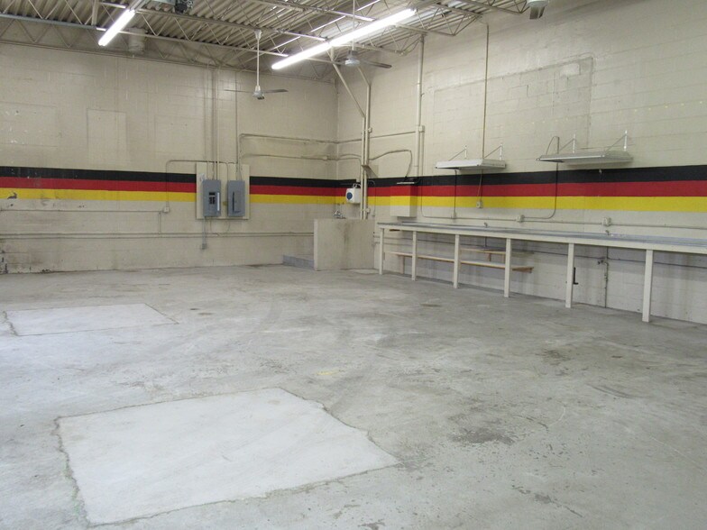 More Photos Of 4794 S Dixie Dr, Dayton Auto Repair For Lease
