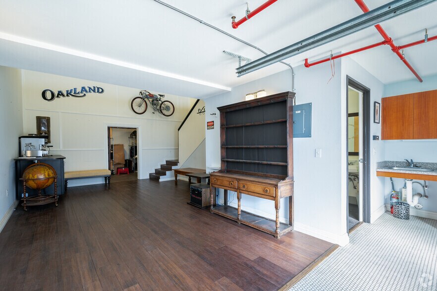 More Photos Of 1940 Union St, Oakland Warehouse For Lease