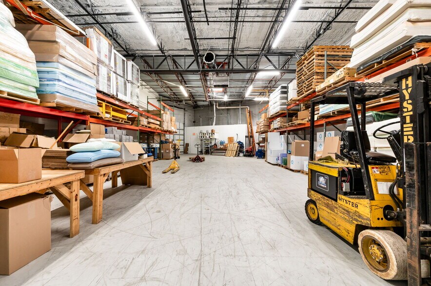 More Photos Of 1200 S Rogers Cir, Boca Raton Warehouse For Lease