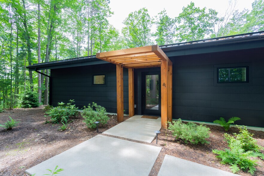 More Photos Of 7103 Lake View Rdg, Lake Ann Hospitality For Sale