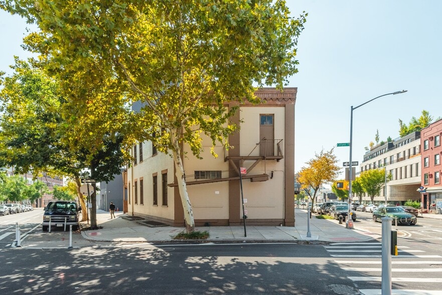 More Photos Of 54 Franklin St, Brooklyn Apartments For Sale