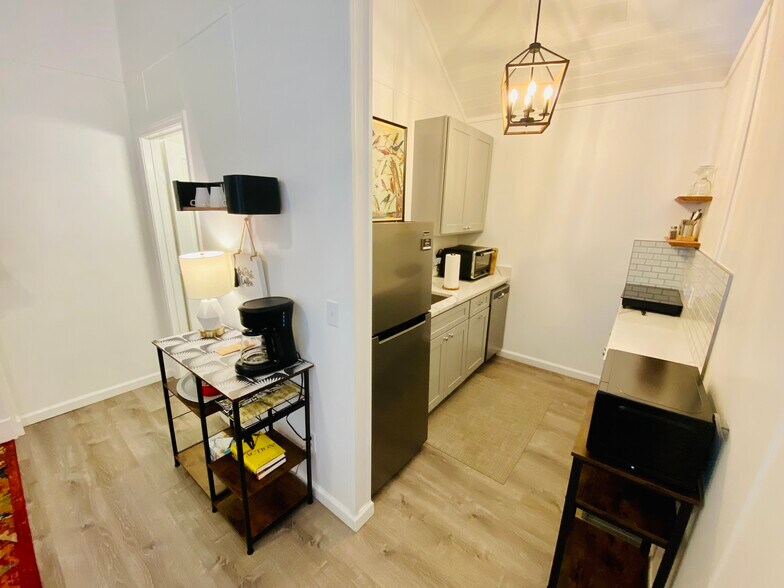 More Photos Of 104 Scudder Ln, Wimberley Hotel For Sale