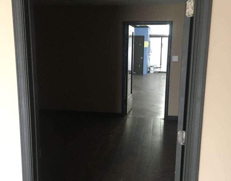 More Photos Of 17225 Hufsmith Kohrville Rd, Tomball Warehouse For Lease