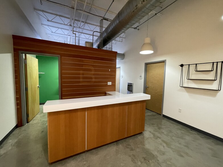 More Photos Of 484 King St, Charleston General Retail For Lease
