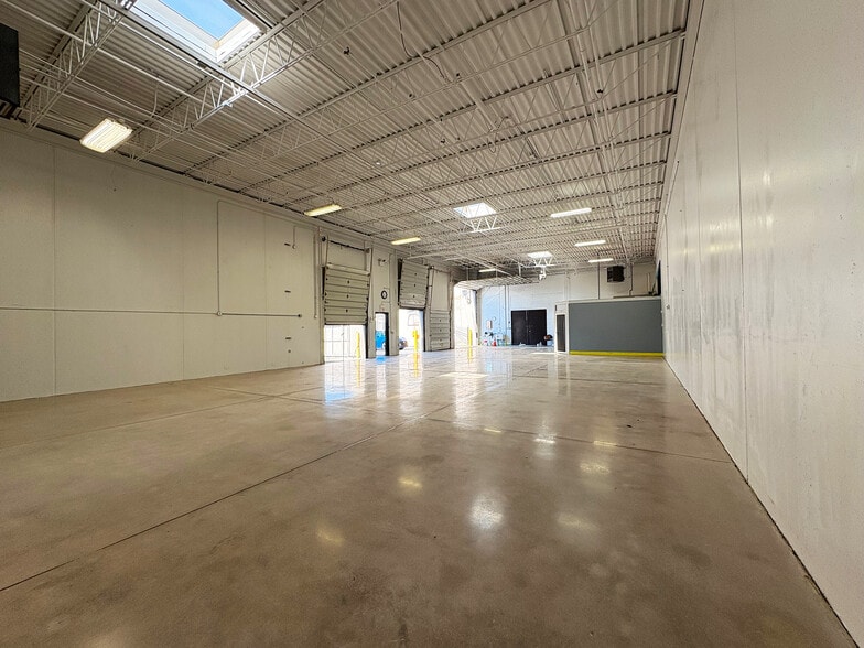 More Photos Of 1786 W Armitage Ct, Addison Manufacturing For Lease