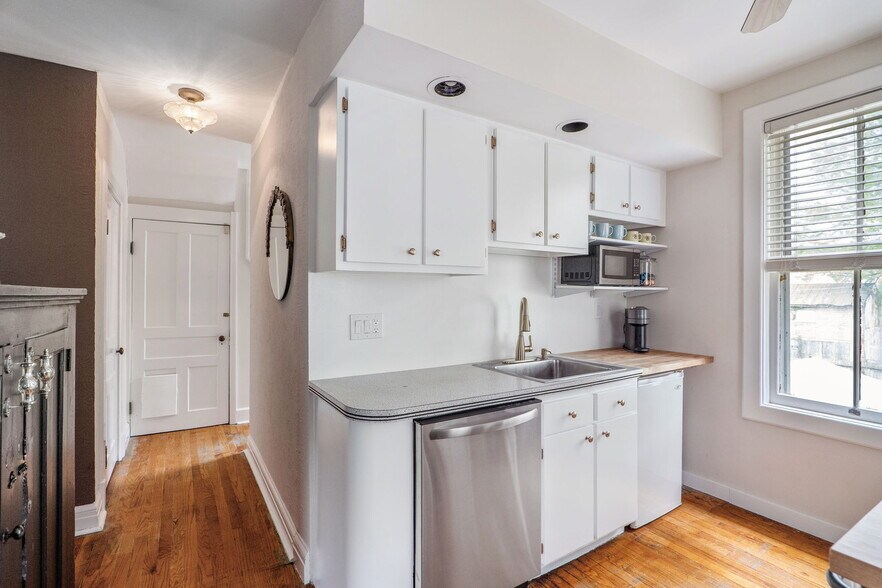 More Photos Of 462-470 2nd Ave, Troy Storefront Retail Residential For Sale