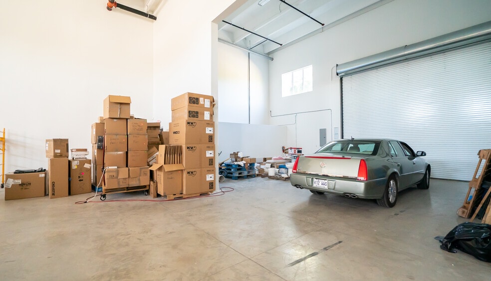 More Photos Of 300-320 NE 60th St, Miami Warehouse For Lease