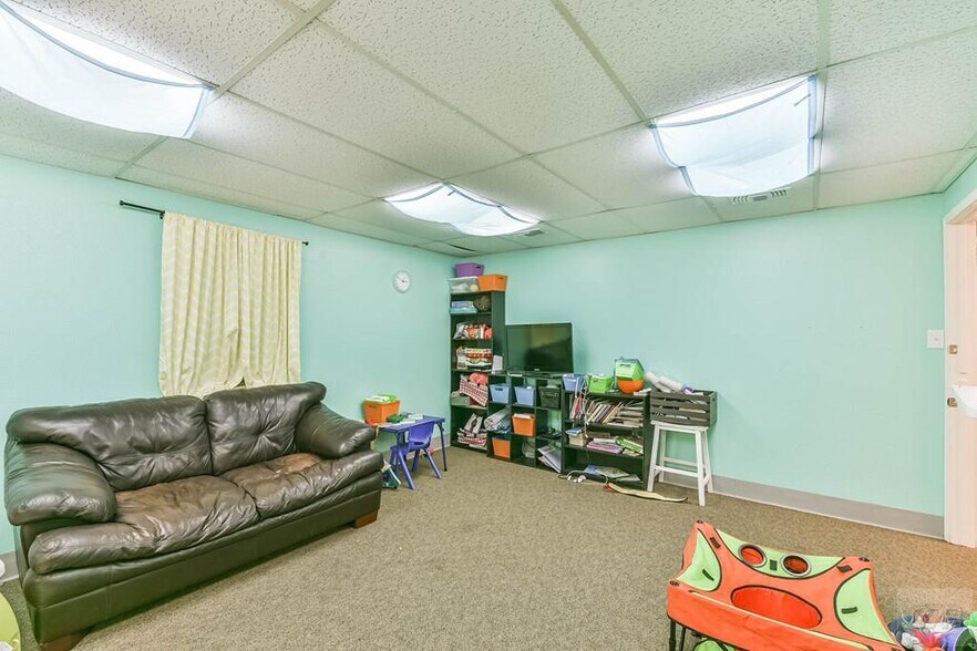 More Photos Of 426 Winnie, Galveston Religious Facility For Lease