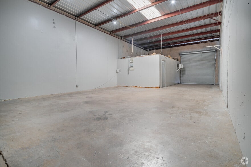 More Photos Of 5504-1 Bandera Rd, San Antonio Unknown For Lease