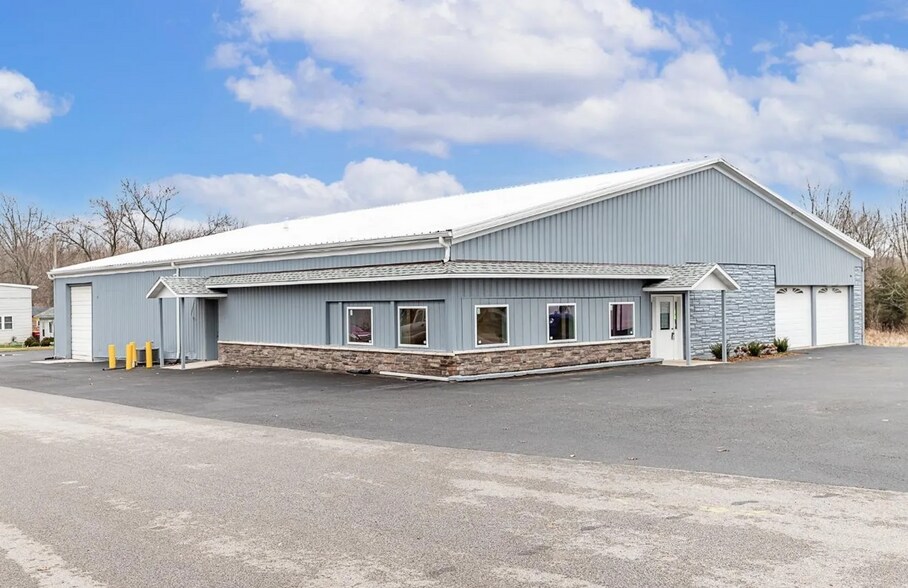 More Photos Of 13501 Morse St, Cedar Lake Industrial For Lease