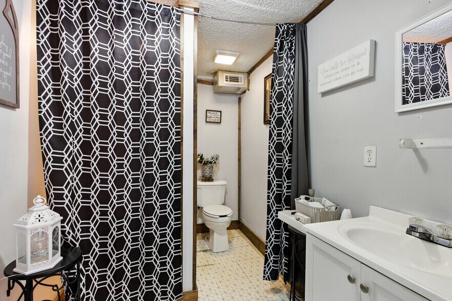 More Photos Of 303 N Pond St, Toccoa Religious Facility For Sale