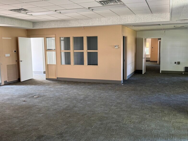 More Photos Of 155 Main St, Bloomsbury Office For Lease