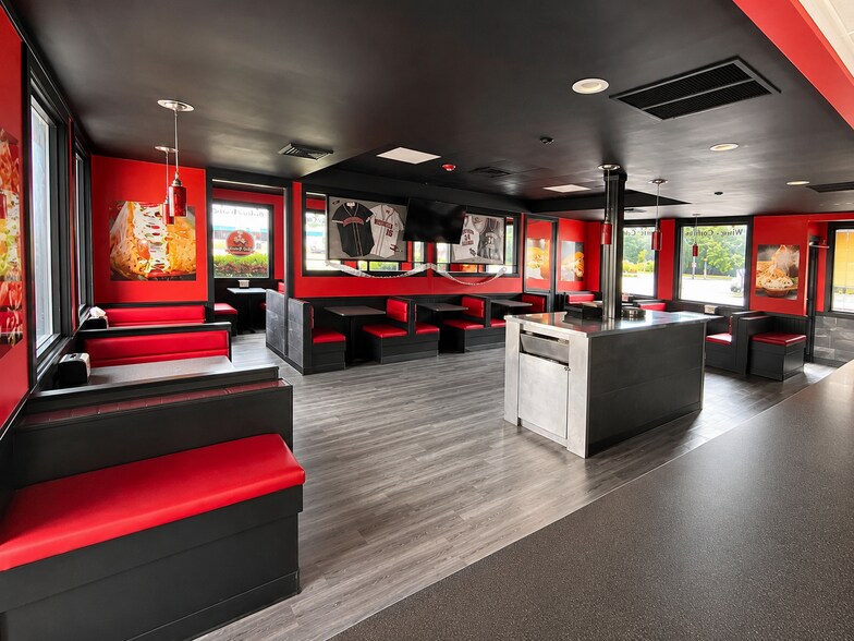 More Photos Of 215 W Lincoln Hwy, Dekalb Restaurant For Lease