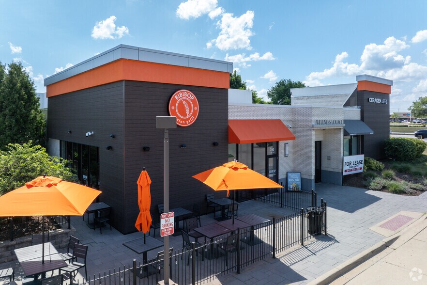 More Photos Of 700 E Townline Rd, Vernon Hills Freestanding For Lease