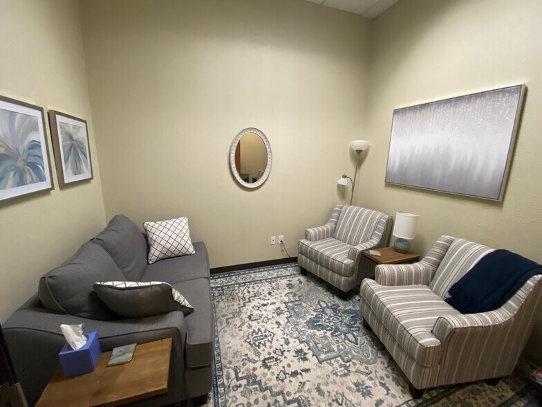 More Photos Of 1100 Parker Sq, Flower Mound Office For Lease