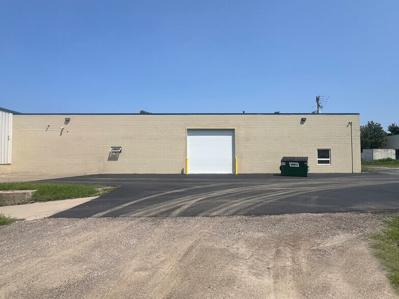 More Photos Of 4300 W Ridge Rd, Erie Manufacturing For Lease