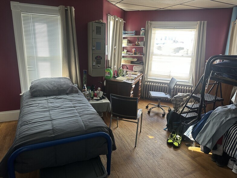 More Photos Of 8 Elm St, Leominster Dormitory For Sale