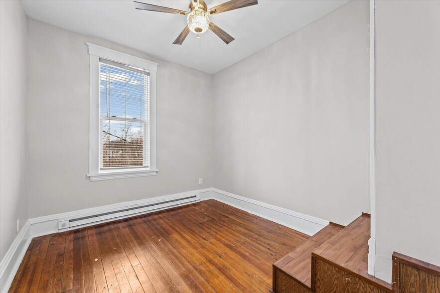 More Photos Of 125 S Market St, Paxton Specialty For Sale
