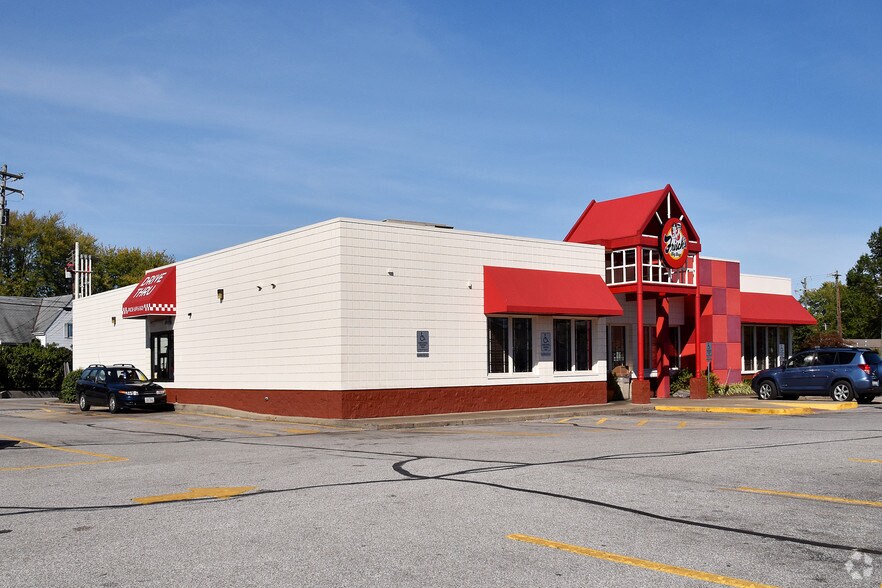 More Photos Of 5760 Wooster Pike, Cincinnati Restaurant For Lease