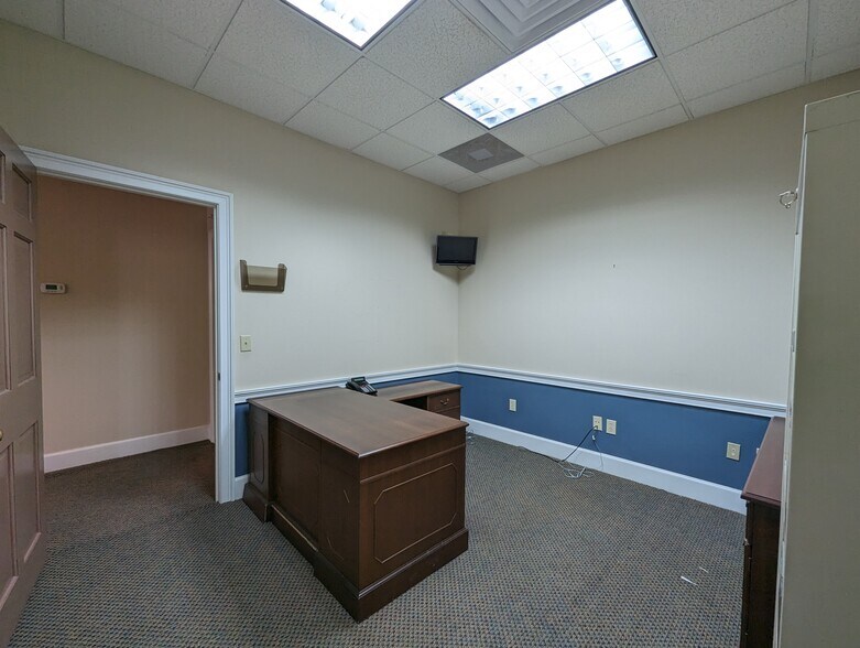 More Photos Of 800 3rd Ave, West Point Office For Sale