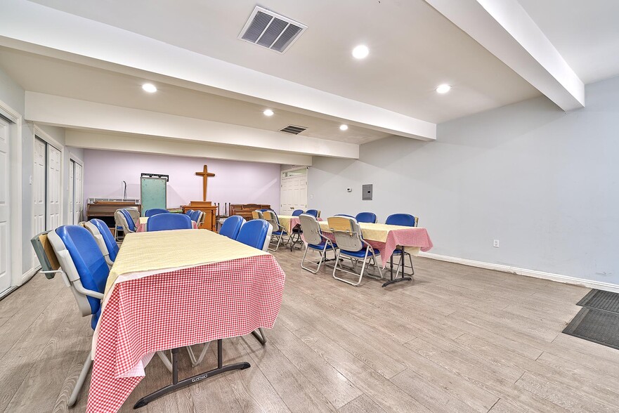 More Photos Of 824 Venice Blvd, Los Angeles Religious Facility For Sale